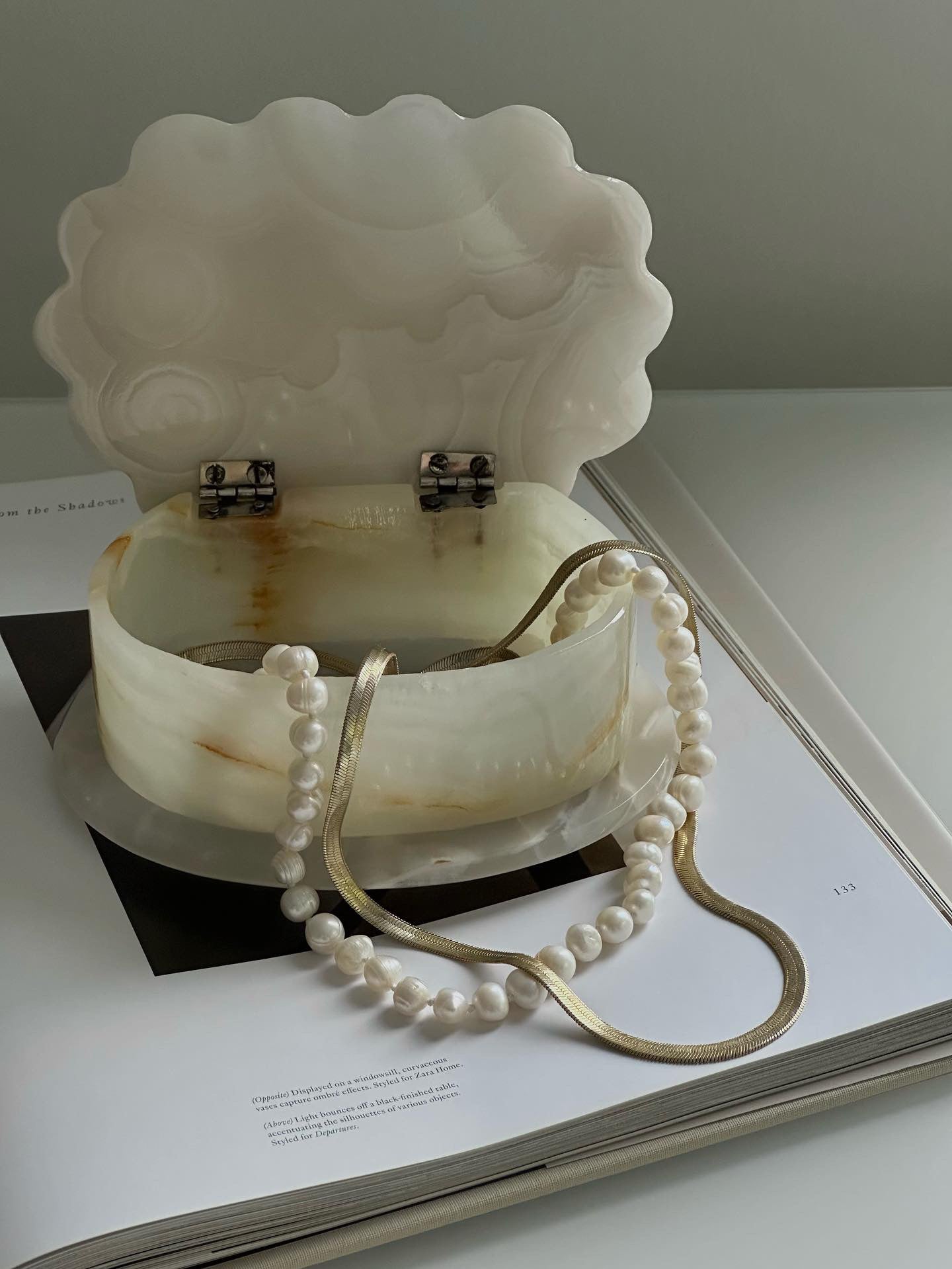Vintage alabaster clam seashell jewelry box