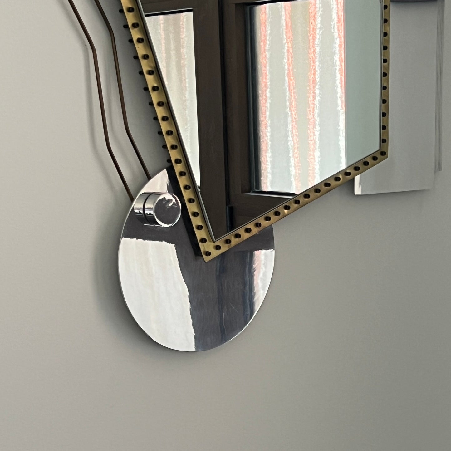 Post-modern geometric mirror