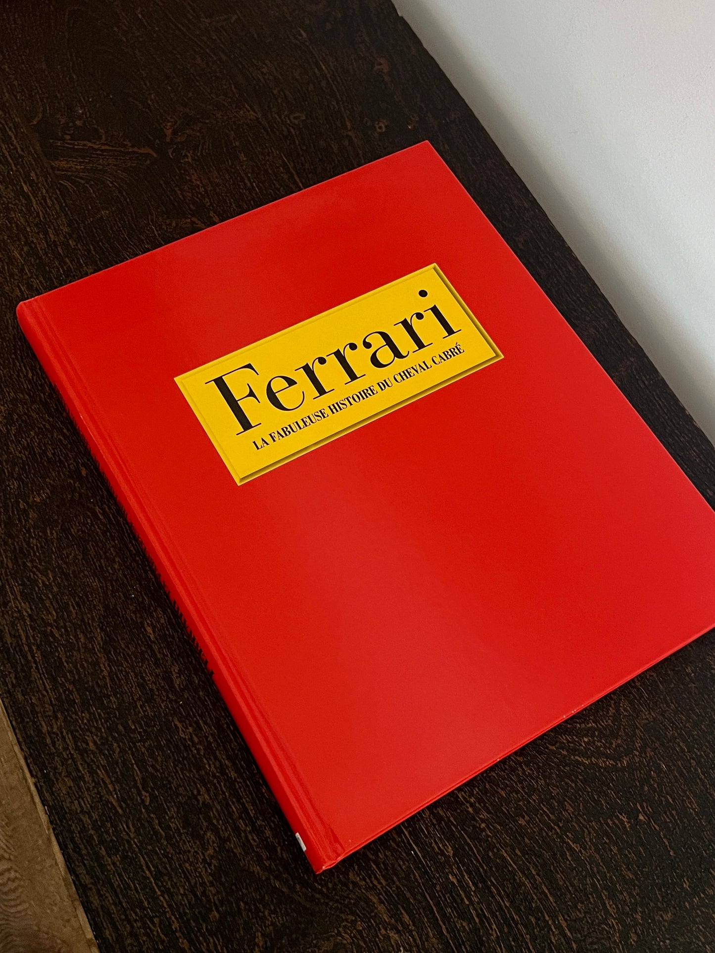 Ferrari - La fabuleuse histoire du cheval cabré by Stuart Gallagher and Helen Smith