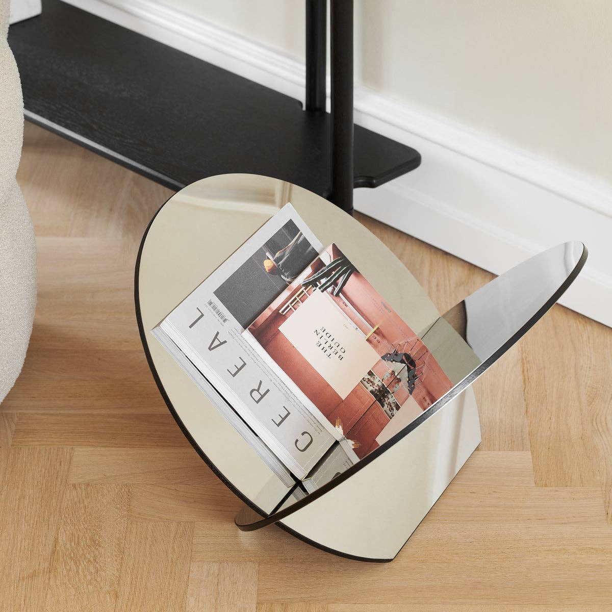 Silia Magazine Holder