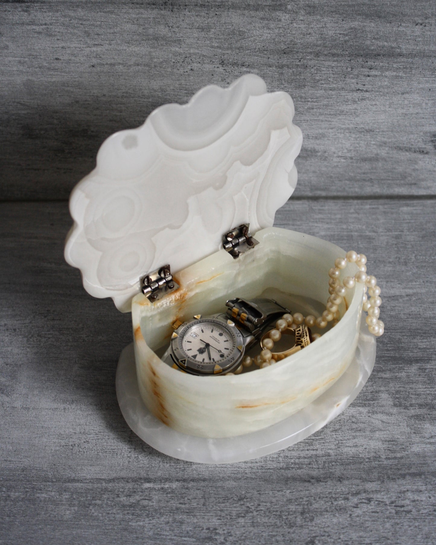 Vintage alabaster clam seashell jewelry box