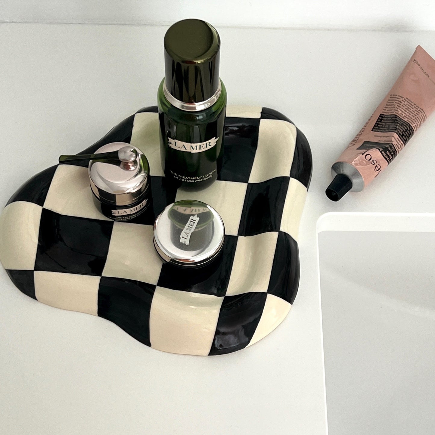 The checkered tray