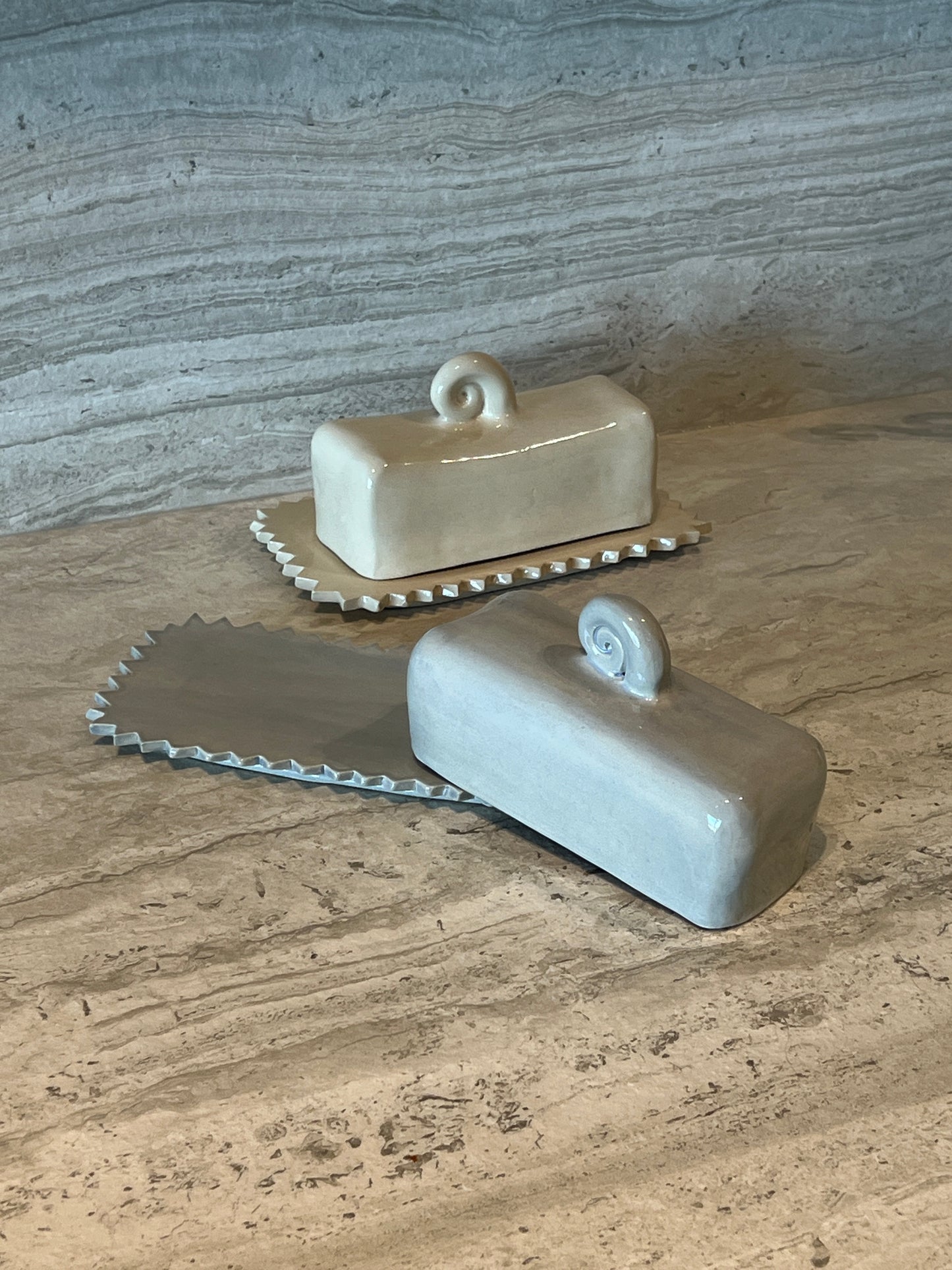 Spiral butter dish