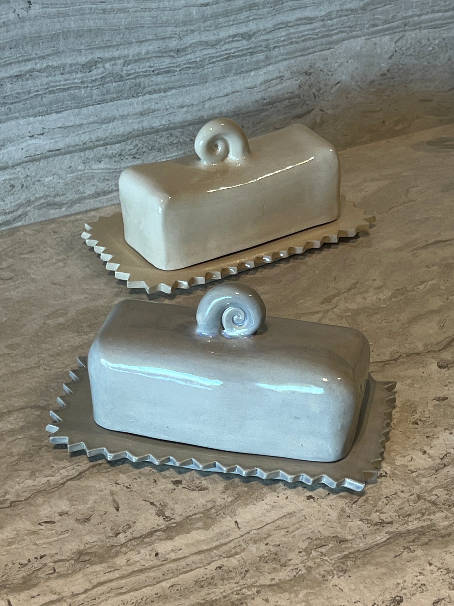 Spiral butter dish