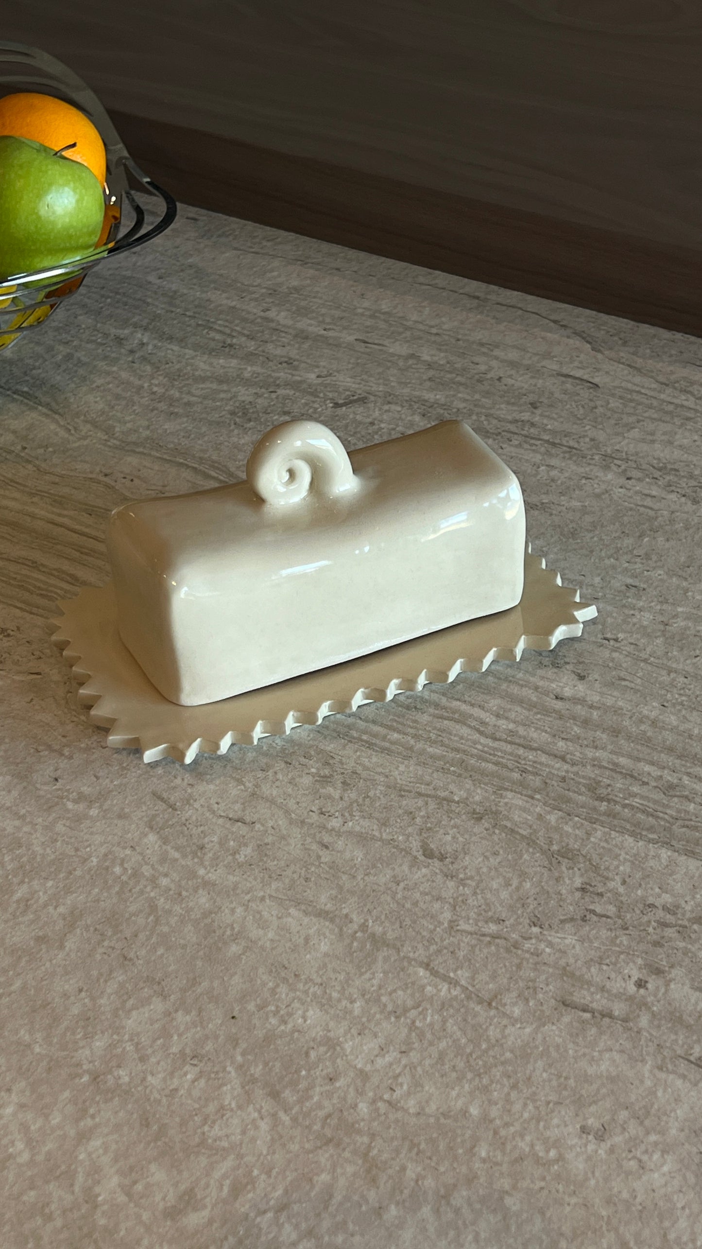 Spiral butter dish